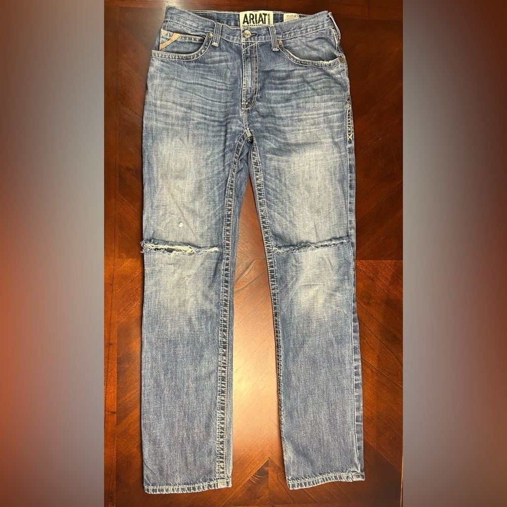 Ariat Men's Distressed Light Blue Jeans size 43/36